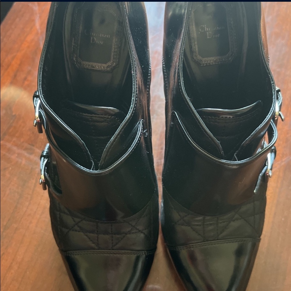 Christian Dior carnation pump